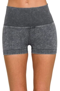 Pantalones cortos de yoga Zenana lavados sin costuras cintura elástica ropa deportiva en negro ceniza - Imagen 1 de 5