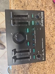 Roland VT-4 Voice Transformer AIRA Effect Processor Tested - Picture 1 of 5