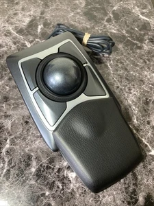 Kensington Expert Mouse Przewodowa USB Trackball Czarna Srebrna Z podkładką na nadgarstek K64325 - Zdjęcie 1 z 16
