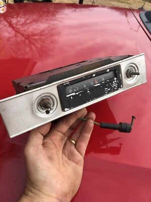 Vintage Studebaker Radio - Image 1 of 4