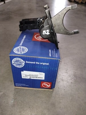 2020+ DODGE RAM 2500 3500 4X4 FRONT AXLE ACTUATOR FORK ASSEMBLY DISCONNECT - Image 1 of 4