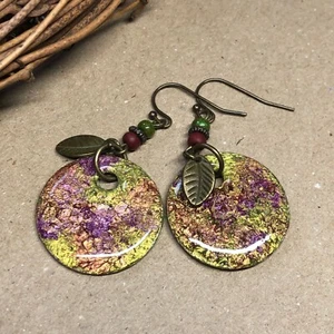 Olive - Handmade red green aluminium disc earrings - Picture 1 of 4