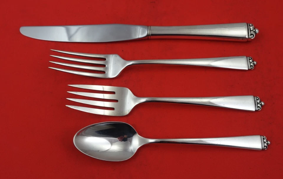 Reigning Beauty by Oneida Sterling Silver Regular Size Place Setting(s) 4-Piece - Image 1 of 2