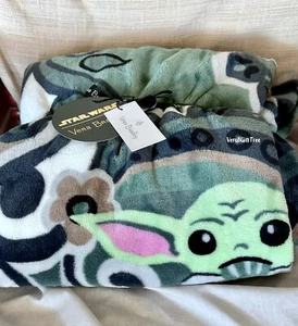 Vera Bradley STAR WARS Mandalorian GROGU MEDALLION Throw Blanket NWT SEALED New - Picture 1 of 6
