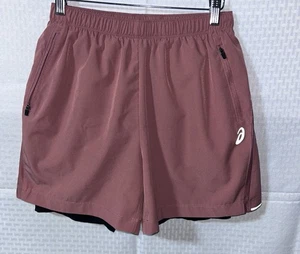[Asics] Pantalones Cortos Malva Para Hombre Pequeños 5” Forrados Correr Entrenamiento Gimnasio - Imagen 1 de 6
