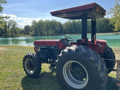 Tractor Case 495 4x4 53 HP con neumáticos nuevos Foto 1 de 4