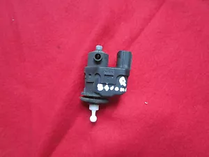 Frontscheinwerferstellmotor rechts Honda Stream RN1 1,7l RN3 2,0l Bj. 2000-2004 - Picture 1 of 1