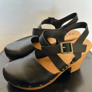 Zuecos para mujer Korks negros con correa al tobillo talla 9 - Imagen 1 de 7