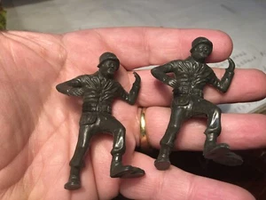 Marx 60 MM Medical GI's in Plastic 1950's Toy Soldiers - Picture 1 of 7