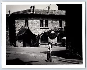 Lady in a Castle in Warwick England (1960s) - Original 5"x4" Photo - Picture 1 of 1