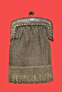 Bolsa metálica de eslabones de cadena con cierre de percha finales del siglo XIX - Imagen 1 de 4