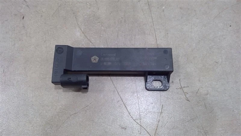 Dodge Challenger 2015-2023 receptor antena de entrada trasera sin llave 68071978aa Foto 1 de 4