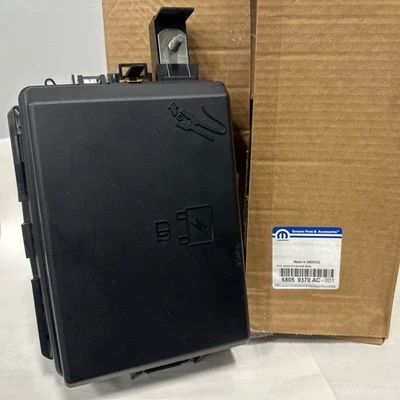 Centro de distribución de energía OEM Mopar 68059370AC para Dodge Charger 2010 VER DESC Foto 1 de 2