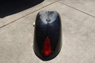 06-12 Victory Jackpot GUARDABARROS TRASERO ARCO DE RUEDA TRASERO CARENADO GUARDABARROS CUBIERTA LUZ TRASERA Foto 1 de 4