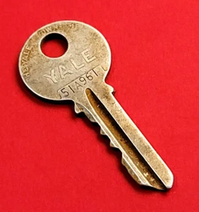 Vintage Numbered Yale Key Yale and Towne Steampunk Made in USA - Picture 1 of 8