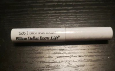 Elevador de cejas de mil millones de dólares - 0,135 fl oz/4 ml Foto 1 de 3