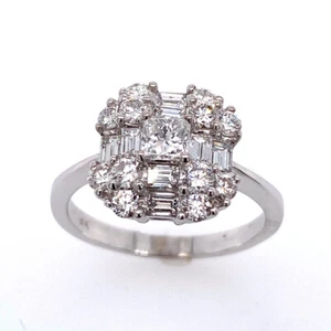 Elegante anillo de cóctel de diamantes de oro blanco liso de 1,00 quilates talla 8 de $2,500 - Imagen 1 de 7