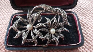 VINTAGE  SOLID SILVER & MARCASITE FLOWER BROOCH PIN c1940 cultured pearls boxed - Picture 1 of 6