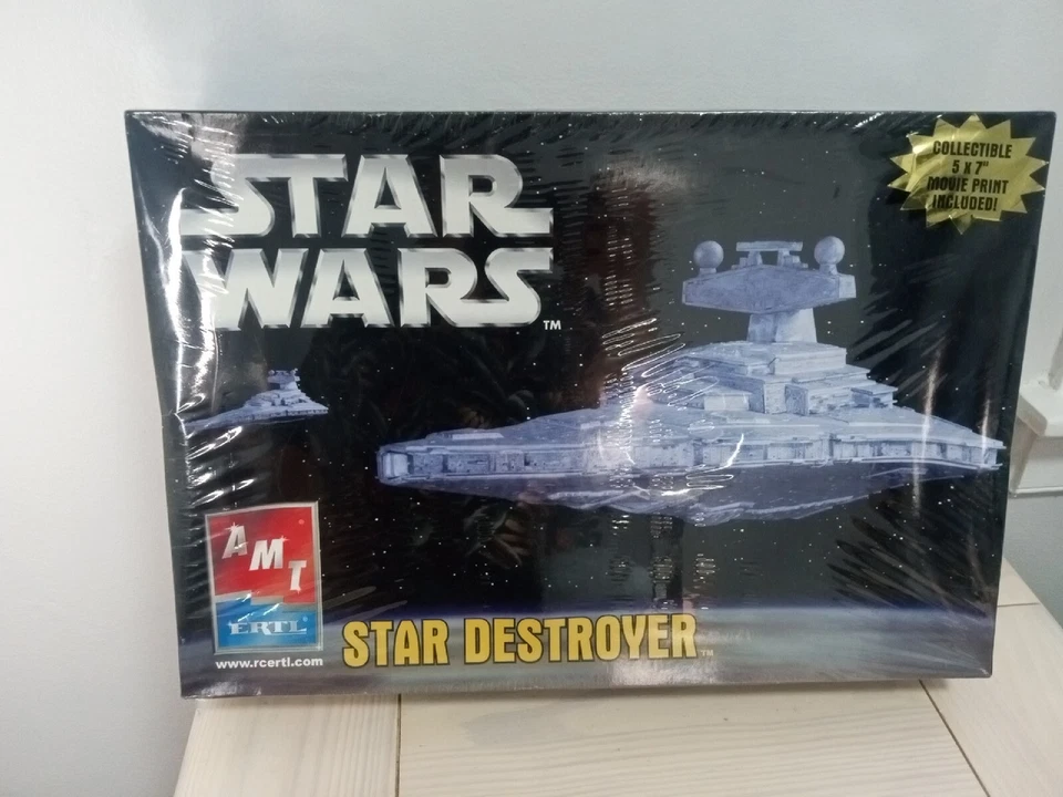 2005 AMT ERTL Star Wars STAR DESTROYER Model Kit w/ Collectible 5x7 Movie Print - Image 1 of 4