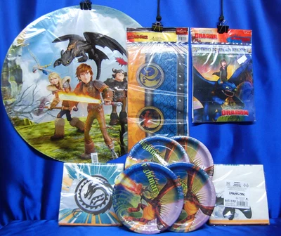 Train Your Dragon Party # 9- 4 platos 1 pancarta 2 servilletas nuevas 1 mantel globo Foto 1 de 4