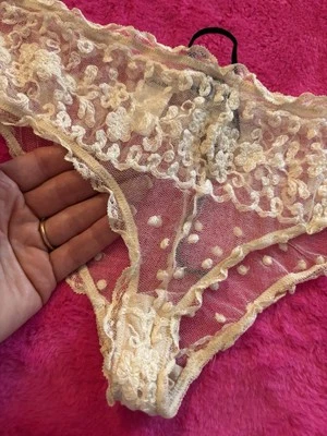 Pantalones cortos lencería de seda PRADA LIXURY únicos en su clase $£$ Foto 1 de 4