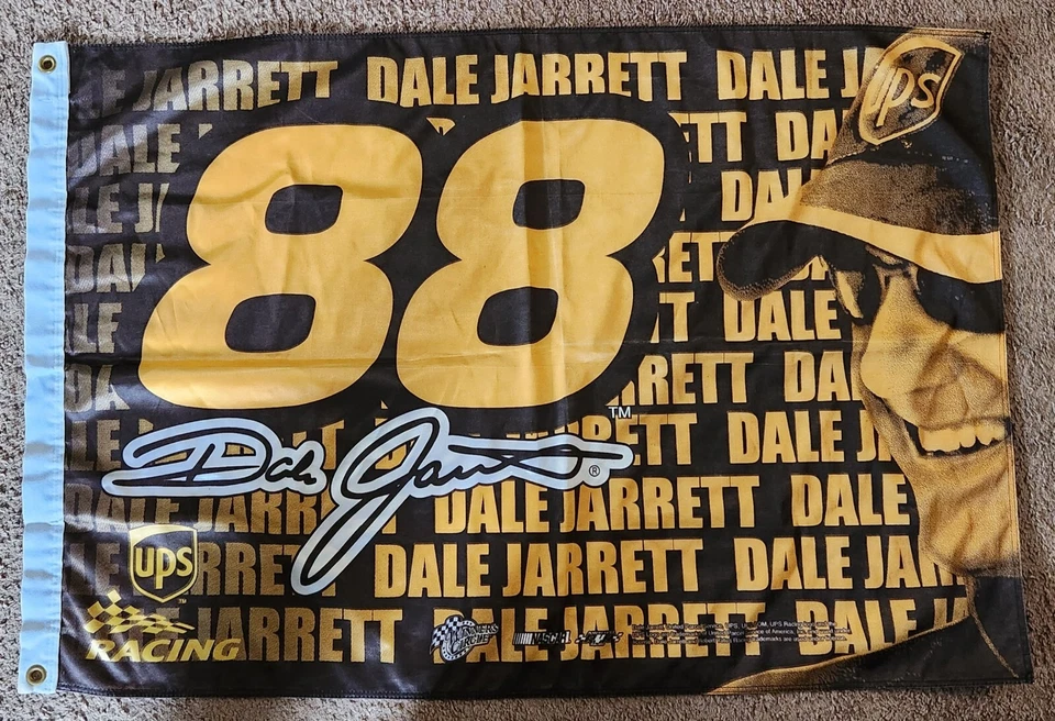 Bandera De Colección Dale Jarrett #88 UPS Nascar Hecha en EE. UU. Marrón/Amarillo Carreras Nascar Bandera Foto 1 de 4