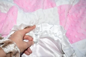 D9 Vintage Carter's Pink Plush Minky Dot Velour Satin Ruffle Baby Crib Blanket - Picture 1 of 4