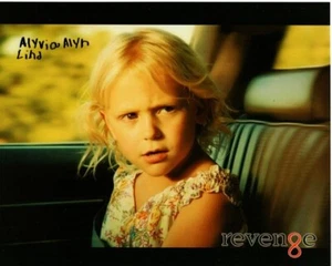 Alyvia Alyn Lind Signed Autographed 8x10 Revenge Young Amanda Photograph - Picture 1 of 1