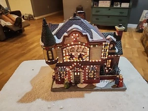 Hofert's 1995 Glasfaserkneipe "Noel Kneipe" Weihnachtsdorf #6400 - Bild 1 von 9