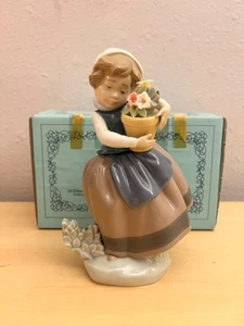 Lladro #5223 Spring is Here Young Girl w/ Flower Pot Plants MINT SIGNED w/ BOX - Picture 1 of 10