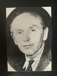 ALEC DOUGLAS HOME - CONSERVATIVE PRIME MINISTER - EXCELLENT SIGNED PHOTOGRAPH - Picture 1 of 1