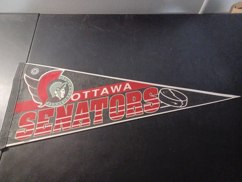 NHL Ottawa Senators Vintage  1990  Team Logo Hockey Pennant Cover