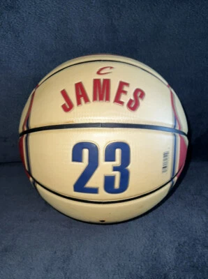 (¡Usado por LeBron leer descripción!) Pelota Spalding LeBron James #23 2004 Cavaliers Foto 1 de 4