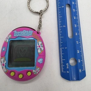 Bandai Tamagotchi Connection Virtual Pet Pink Flowers Works 2004 vintage - Imagen 1 de 2