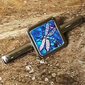 Einzigartige LIBELLE KRAWATTENKLAMMER Chrom BUNTGLAS Kunst DESIGNER toller KRAWATTENSCHIEBER Anzug - Bild 1 von 1