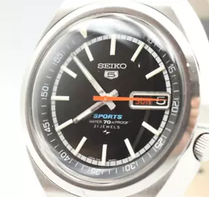 *NEAR MINT* Vintage SEIKO 5 Sports 7019-6010 Automatic Black Dial 21J Mens Watch - Picture 1 of 13