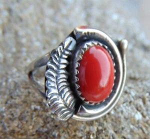 VINTAGE APACHE STERLINGSILBER & KORALLE RING ~ HERGESTELLT IN INDIANERN SIGNIERT ~ GRÖSSE 4,5 - Bild 1 von 7