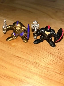 Lot Of 2 Fisher Price Great Adventures Castle Knights Gold Black Figures - Picture 1 of 4