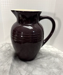 Le Creuset Pitcher 9" Cassis Purple Stoneware Marked 09-32 - Picture 1 of 6