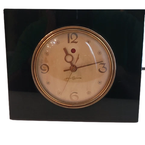 General Electric Clock Model 3H172 Vintage Black Desk Mantel Shelf  Works Repair Cover