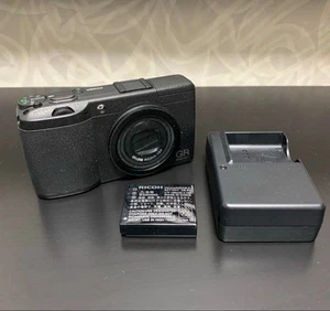 RICOH GR DIGITAL II Compact Digital Camera w/Charger, battery From Japan Fedex - Picture 1 of 7