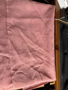 Markenloses großes Stück transparentes Gardinenmaterial. Altrosa. 136 cm X 232 cm - Bild 1 von 7