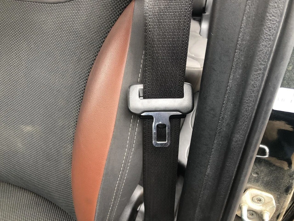 2014-2017 FIAT 500L Seat Belt Retractor Front Left Driver Black 4 Door    935817 - Image 1 of 1