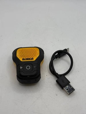 Altavoz portátil Bluetooth DEWALT inalámbrico con clip Foto 1 de 4