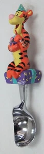RARO! CUCHARA DE HELADO TIGGER TIENDA DISNEY DE COLECCIÓN CON ACERO INOXIDABLE NUEVA EN CAJA - Imagen 1 de 12