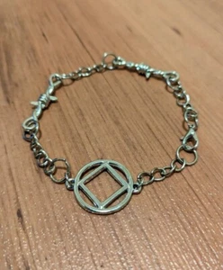 New Narcotics Anonymous NA Symbol Charm Bracelet On Barbed Wire Link Chain - Picture 1 of 6
