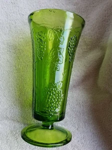 Vintage Indiana Glass Footed Green Vase with Grapes Leaves and Vines - Picture 1 of 5