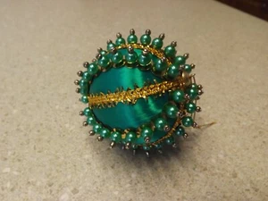 Spilla paillettes RARA oro e verde vintage con perline a mano ornamento natalizio 4 - Foto 1 di 3