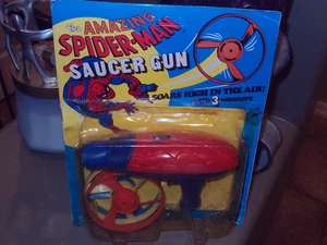 AMAZING SPIDER-MAN SAUCER GUN AHI MARVEL AVENGERS RARE UNPUNCHED MOC 1978 - Picture 1 of 15