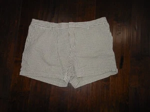 Preowned A NEW DAY Womens Striped Seersucker Shorts Size 18 x 4 Khaki/White - Picture 1 of 5